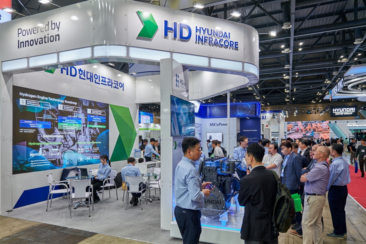 HD Hyundai Infracore's exhibition booth at H2 MEET 2024 at Kintex in Gyeonggi Province. (Korea Automobile Journalists Association)