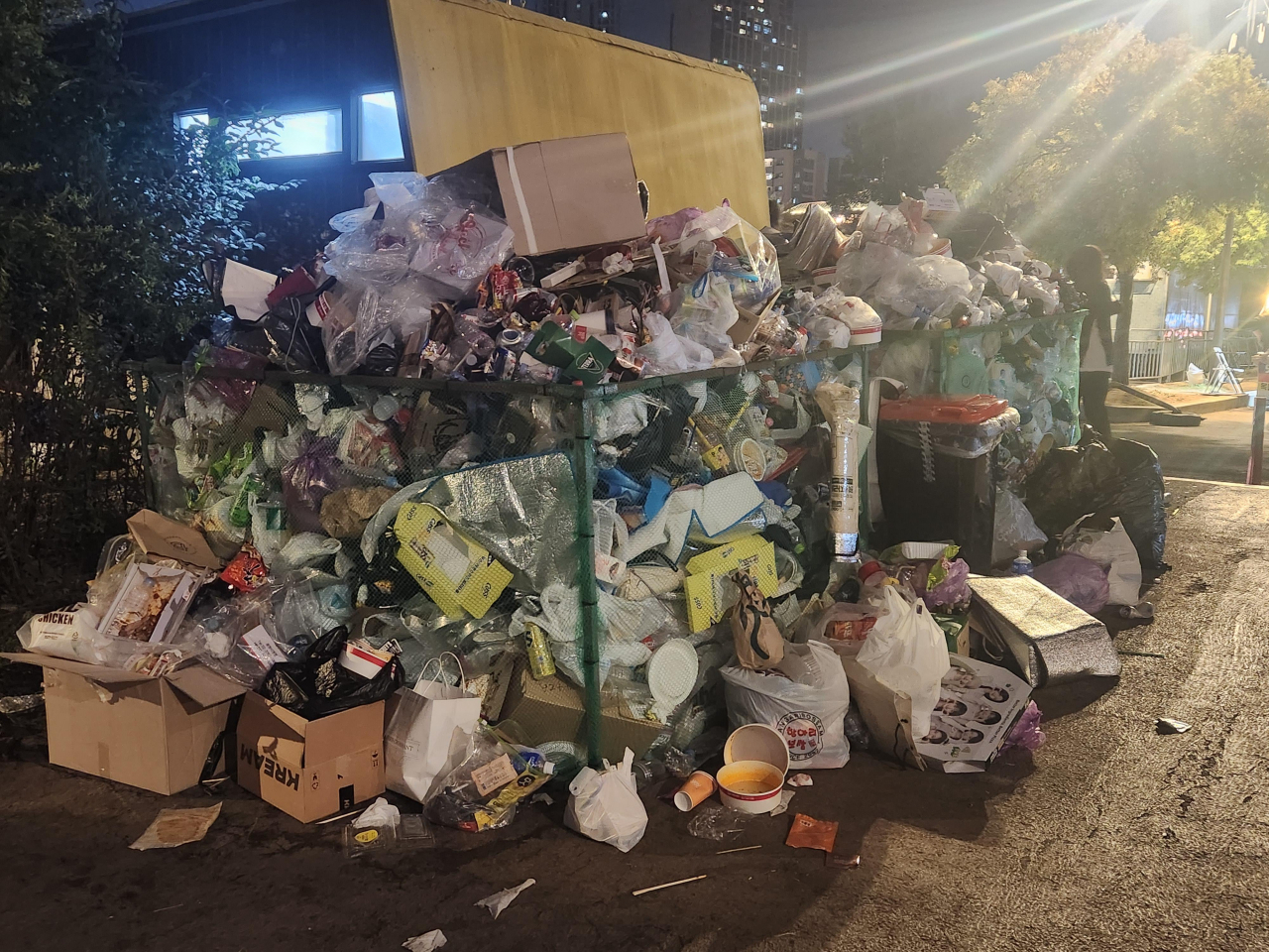 Trash left behind by visitors to the Seoul Fireworks Festival sits piled up for collection(Yonhap)