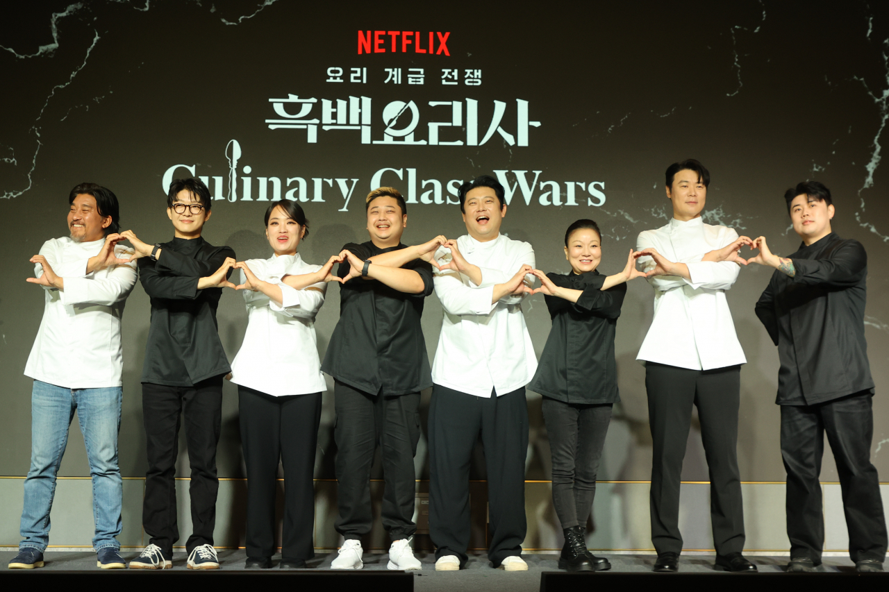 From left: Edward Lee, Kang Seung-won, Jung Ji-sun, Yoon Nam-no, Jang Ho-jun, Kim Mi-ryung, Choi Hyun-seok and Kwon Jung-jun, the top eight finalists of 