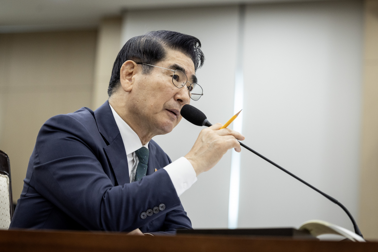 Minister of National Defense Kim Yong-hyun speaks during a National Assembly hearing on Tuesday at the ministry headquarters in Yongsan, central Seoul. (Yonhap)