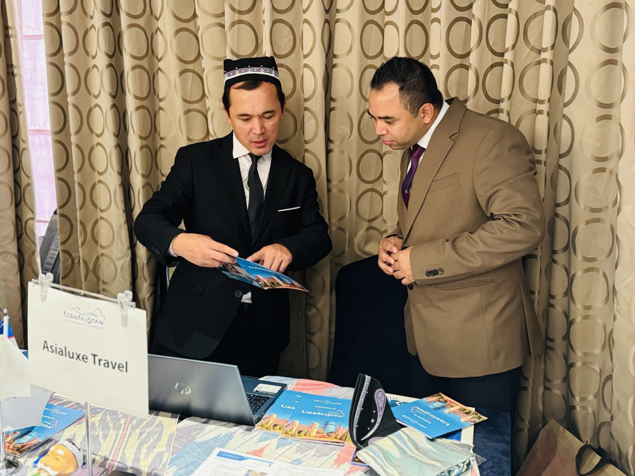 Hayrullo Normatov(left), an inbound Uzbek tour operator interacts with The Korea Herald at Uzbekistan-Korea tourism forum at Lotte Hotel in Jung-gu, Seoul on Wednesday.(Sanjay Kumar/The Korea Herald)