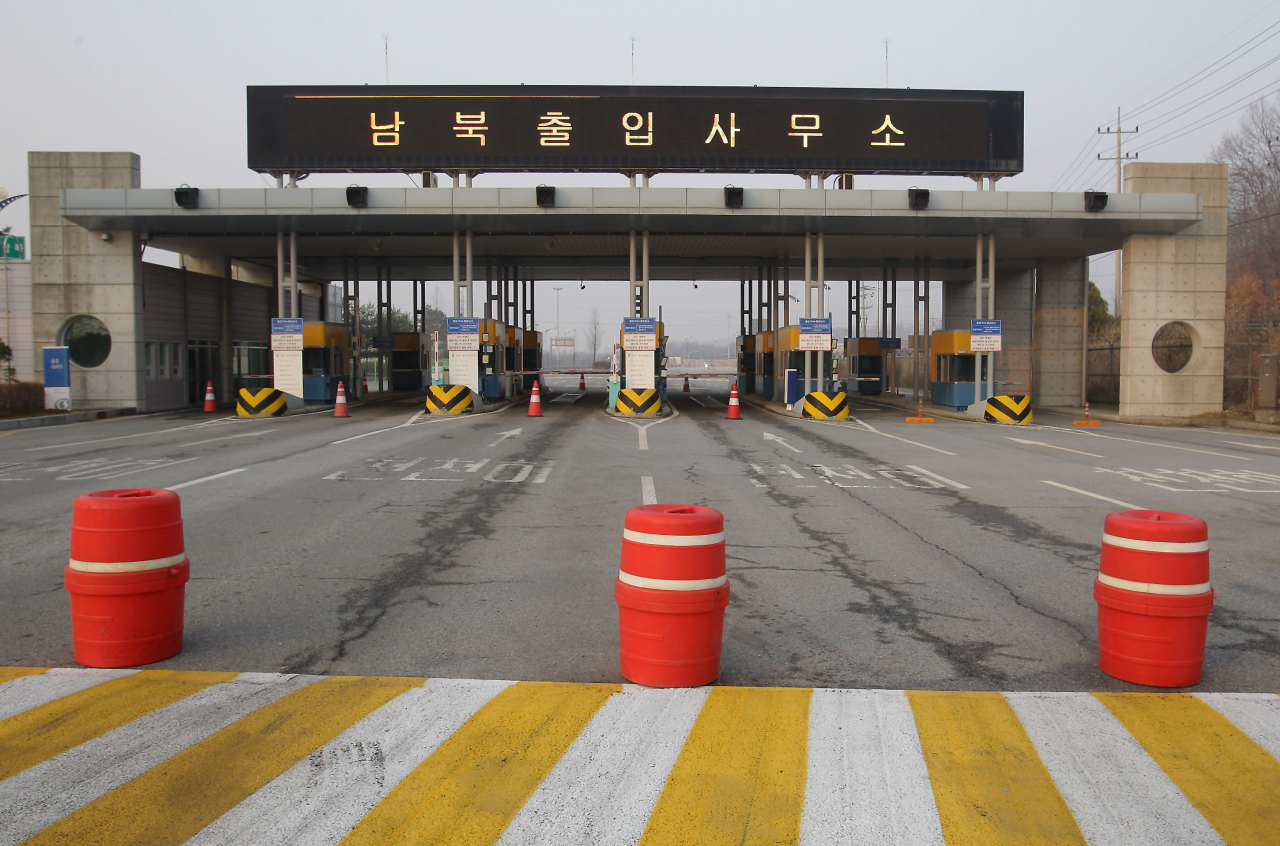 A Genaral view of empty road connection Kaesong Industrial Complex with South's CIQ (Customs, Immigration, Quarantine) at inter-Korean transit office in Paju, Gyeonggi Province in South Korea. (Getty Images)