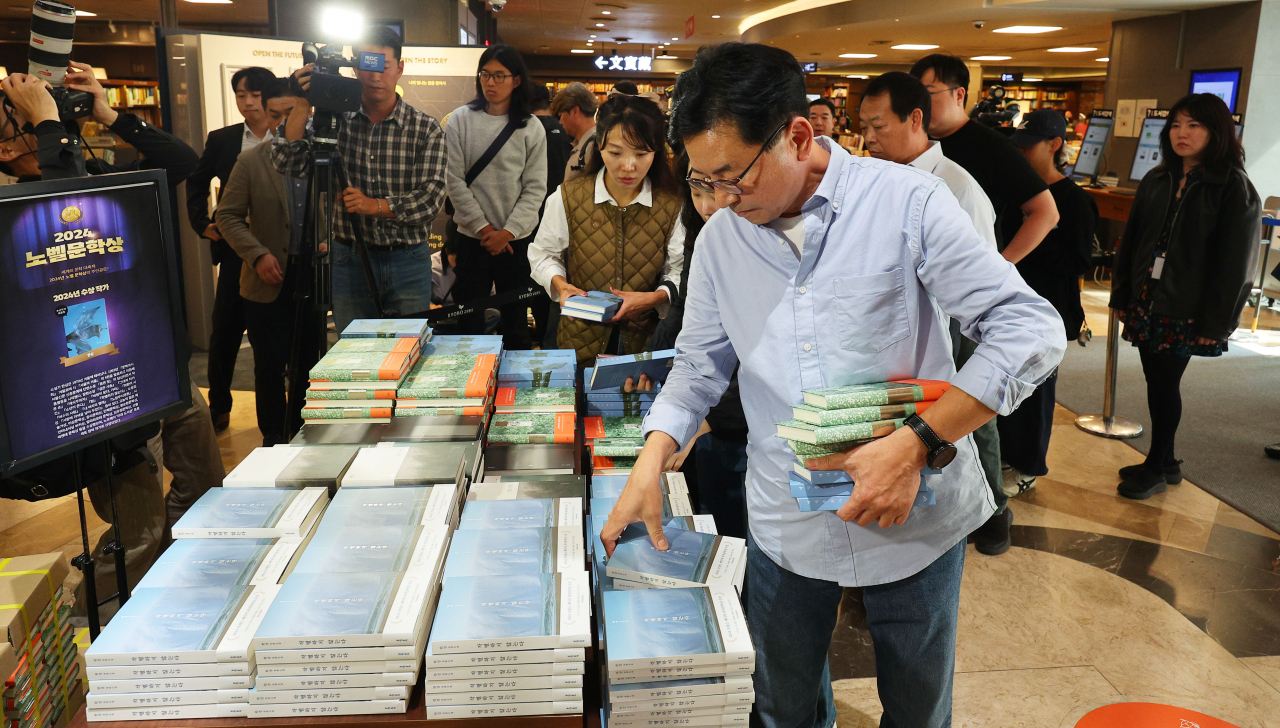 People line up to purchase Han Kang's books at Kyobo Bookstore in Gwanghwamun, central Seoul on Friday. (Yonhap)