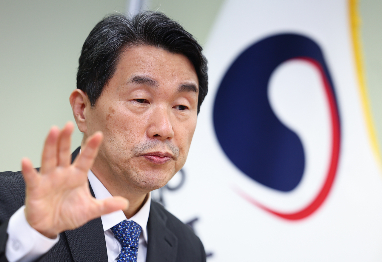 Education Minister Lee Ju-ho speaks in an interview with Yonhap News Agency on Friday. (Yonhap)