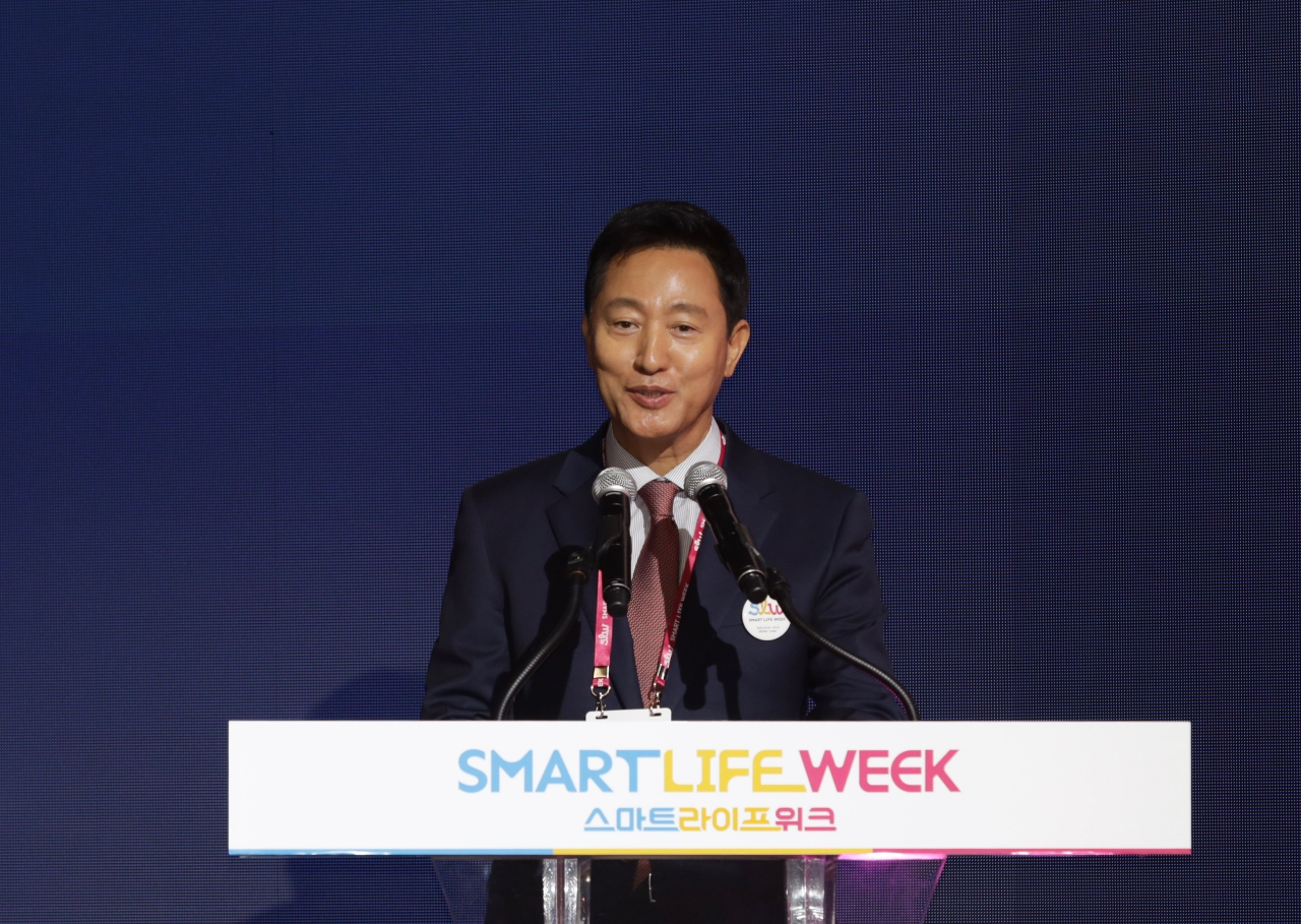 Seoul Mayor Oh Se-hoon addresses the audience during the opening remarks at the Smart Life Week inauguration at Coex in southern Seoul on Thursday. (Seoul Metropolitan Government)