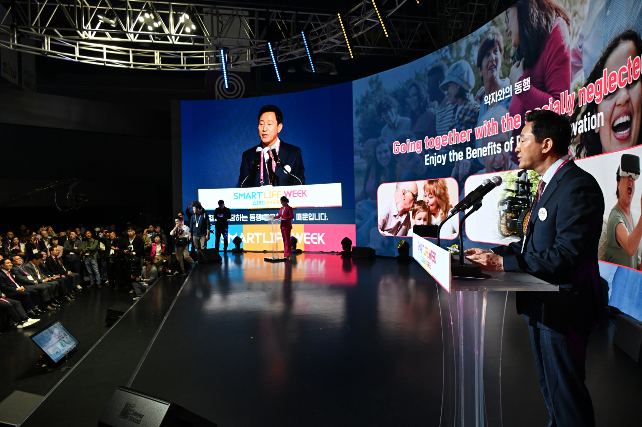 Seoul Mayor Oh Se-hoon delivers the keynote speech, 