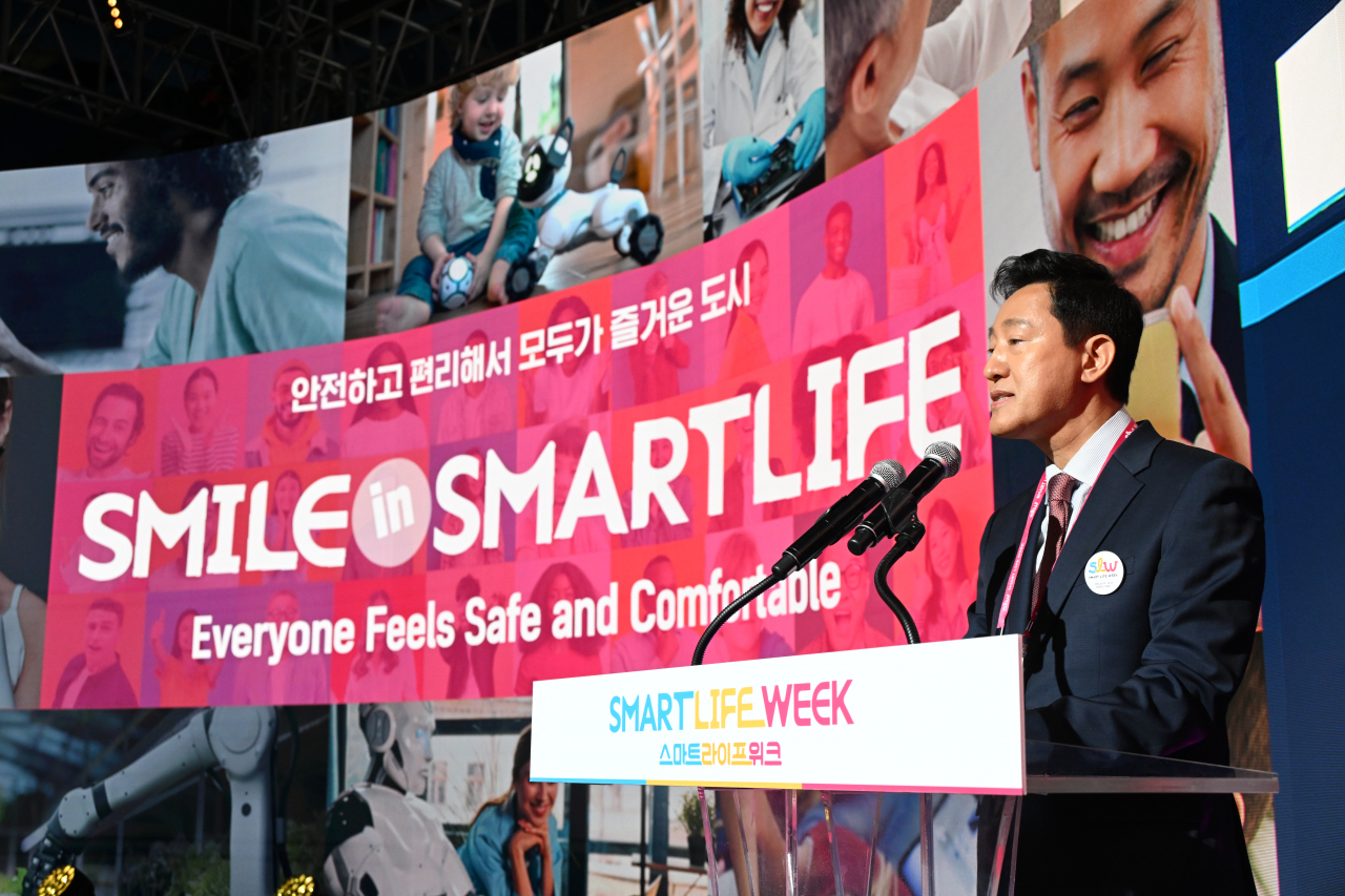 Seoul Mayor Oh Se-hoon delivers the keynote speech, 