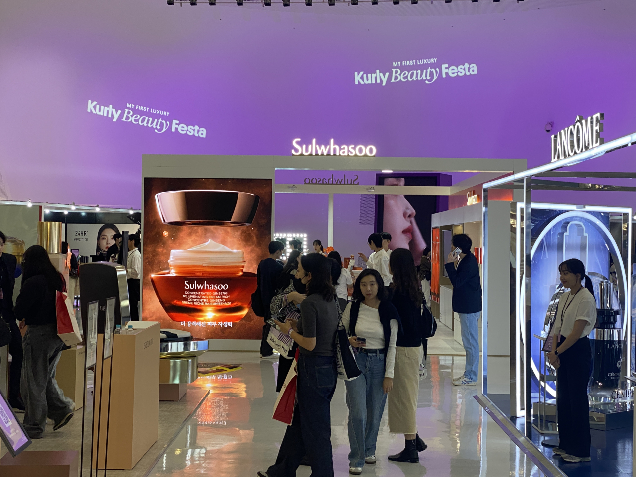 Visitors explore the beauty booths at Kurly Beauty Festa 2024 at Dongdaemun Design Plaza in central Seoul on Friday. (Hwang Joo-young/The Korea Herald)