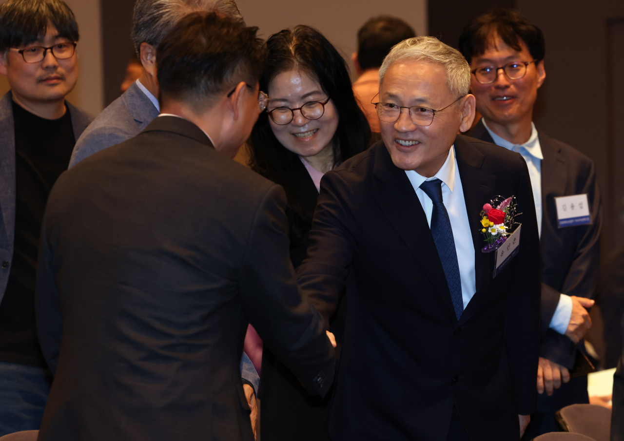 Culture Minister Yu In-chon attends the 38th annual Book Day ceremony on Friday. (Culture Ministry)