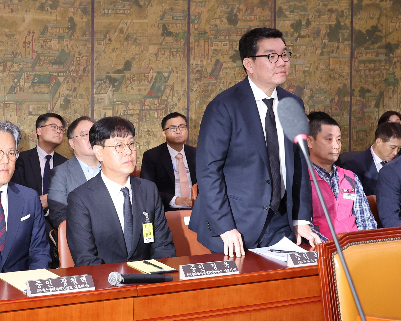 Weverse Co. CEO Joon Choi stands to answer a question during a Culture, Sports and Tourism Committee audit at the National Assembly in Yeouido, Seoul, on Oct. 7. (Yonhap)