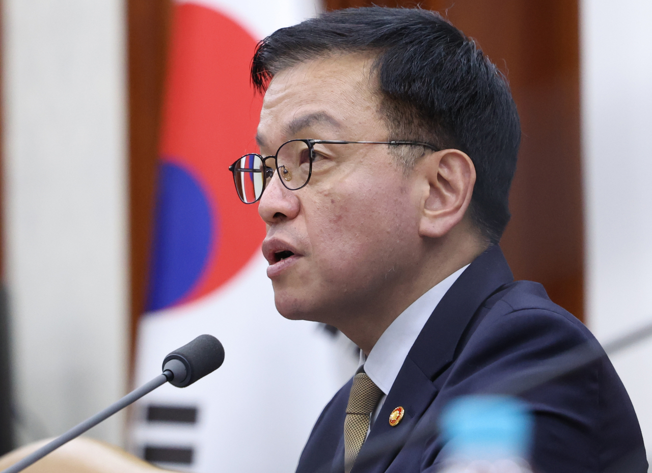 Finance Minister Choi Sang-mok presides over the ministerial meeting on economic affairs at the government complex in Seoul, Thursday. (Yonhap)