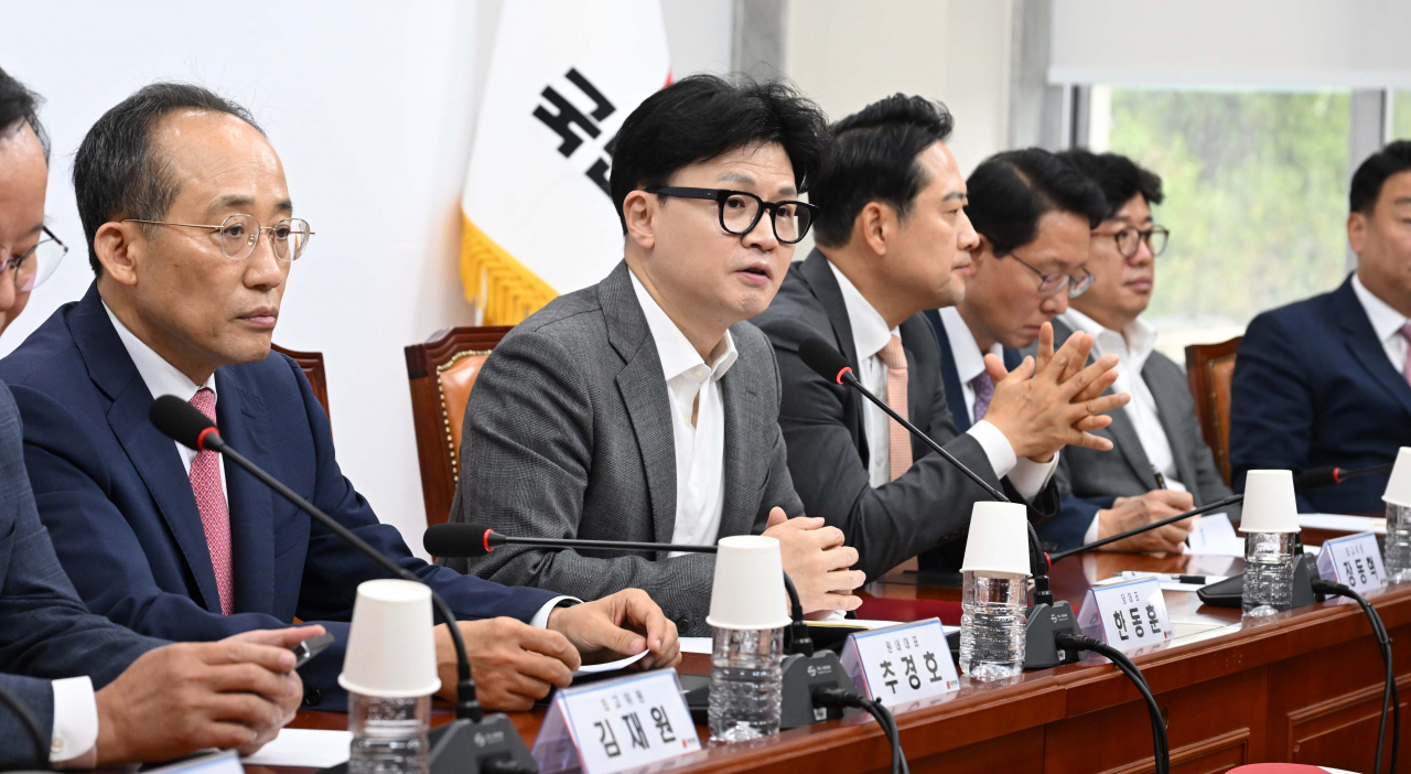 People Power Party Chair Han Dong-hoon (center) speaks during the ruling party's Supreme Council meeting held at the National Assembly in western Seoul on Thursday. (Lee Sang-sub/The Korea Herald)