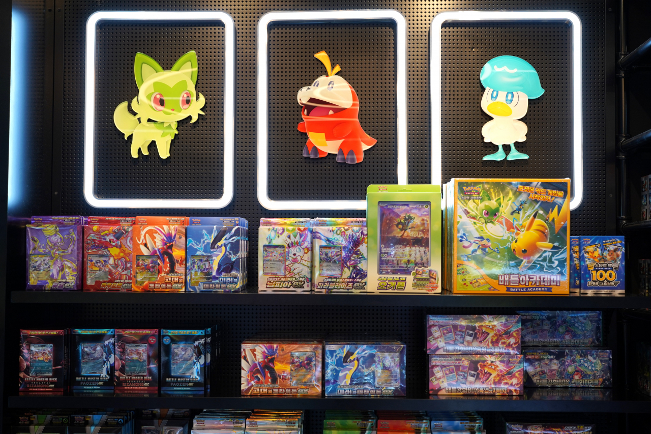 Pokemon cards are displayed at Pokemon Card Shop in Yongsan, central Seoul. (Lee Si-jin/The Korea Herald)