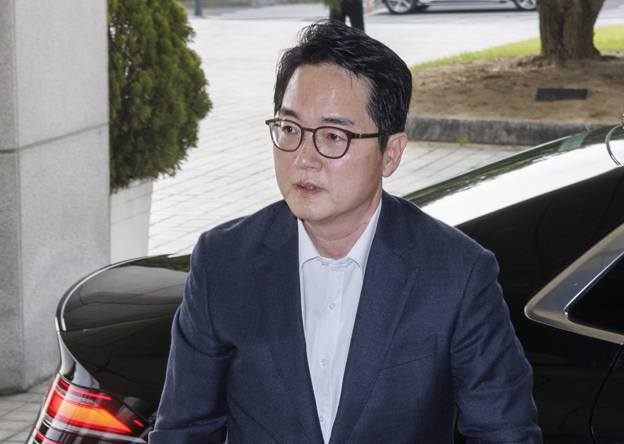 Prosecutor General Shim Woo-jung arrives for work at the Supreme Prosecutors Office in Seoul on Thursday. (Yonhap)