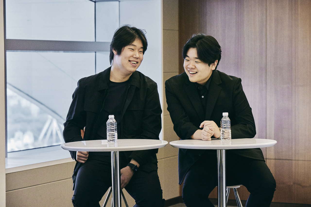 Pianist Park Jae-hong (left) and cellist Han Jae-min participate in an interview on Oct. 15 at Lotte Concert Hall in Seoul. (Lotte Concert Hall)