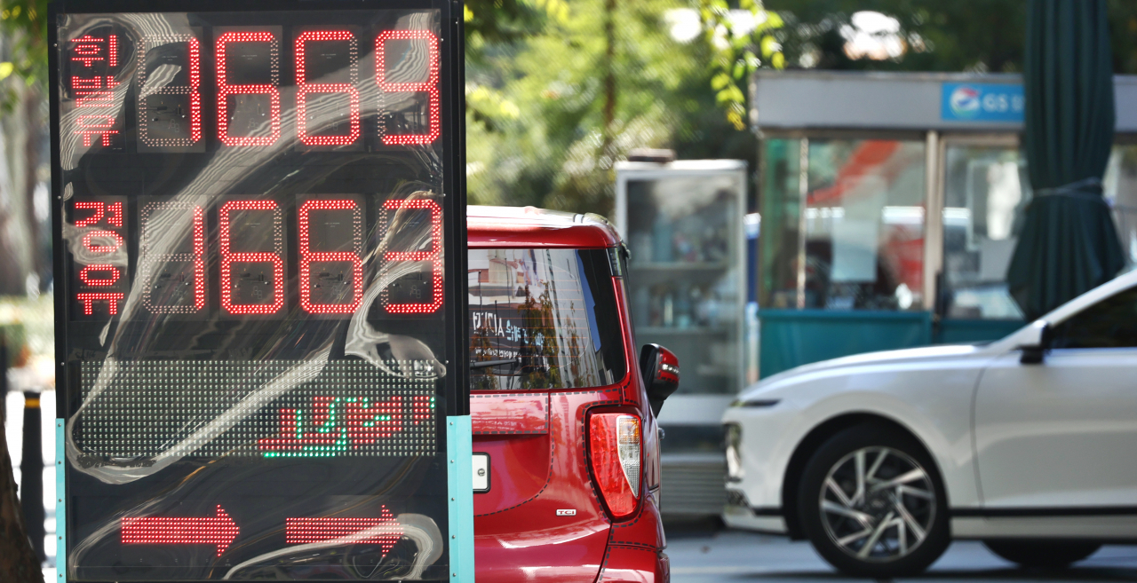 This photo taken on Sunday, shows a gas station in Seoul. (Yonhap)