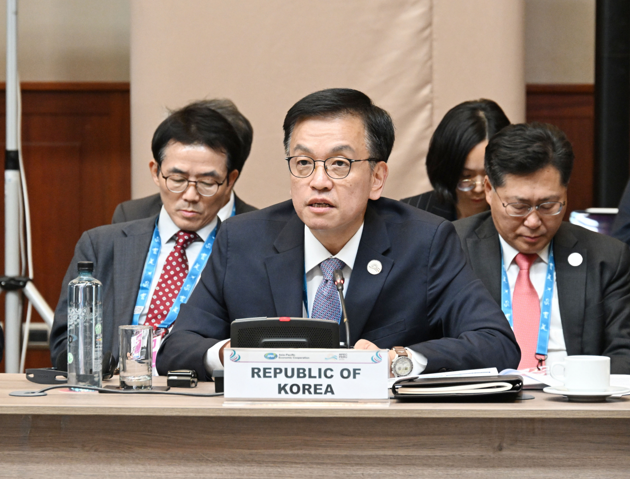 Finance Minister Choi Sang-mok speaks during a meeting with US investors in New York on Tuesday, in this photo released by the Ministry of Economy and Finance. (Yonhap)