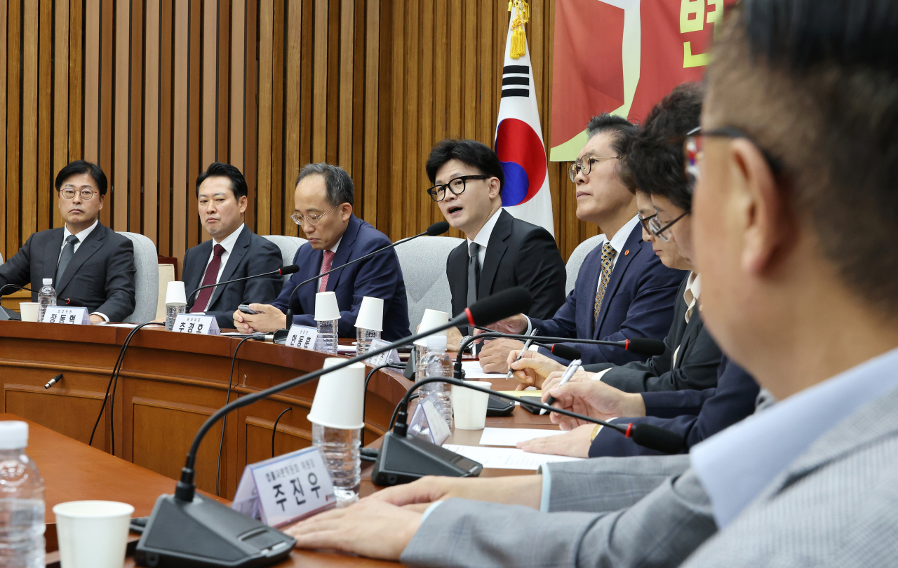 People Power Party Chair Han Dong-hoon (fourth from left) speaks at a party meeting, proposing to launch a probe of first lady Kim Keon Hee by an independent inspector general, saying the probe is a crucial step for the ruling bloc to restore the public trust, on Wednesday. The proposal, made two days after his face-to-face meeting with President Yoon Suk Yeol, was seen as the former justice minister — who has worked with Yoon for over two decades — taking a stand in opposition to the president's position.