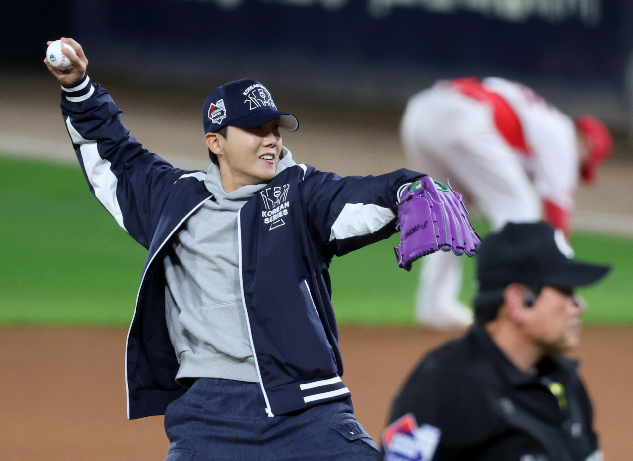 J-Hope, a member of the K-pop group BTS, throws out the ceremonial first pitch before Game 2 of the Korean Series between the Kia Tigers and the Samsung Lions at Gwangju-Kia Champions Field in Gwangju, 270 kilometers south of Seoul, on Wednesday. (Yonhap)