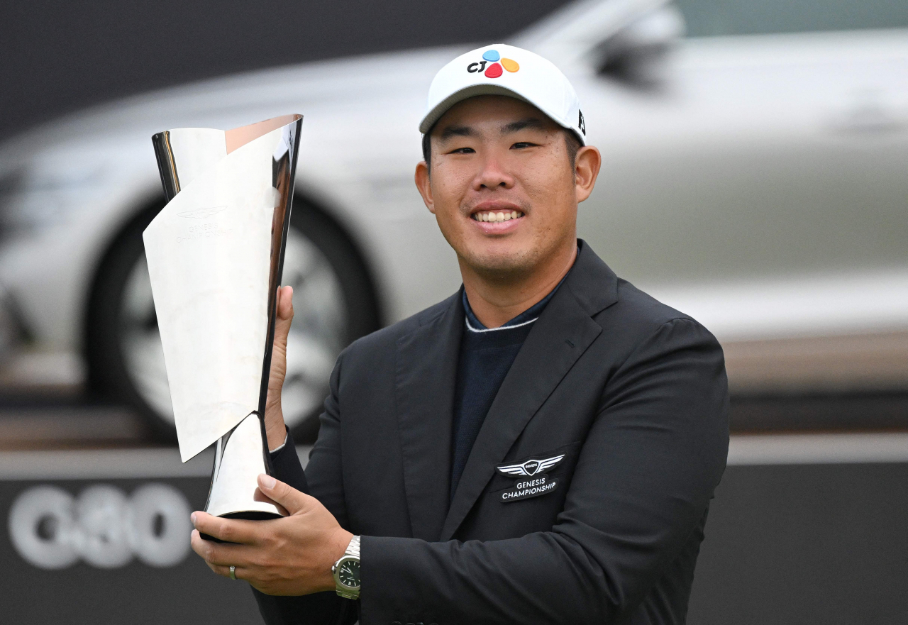 An Byeong-hun of South Korea poses with the trophy after winning the Genesis Championship golf tournament at Jack Nicklaus Golf Club Korea in Incheon on Sunday. (AFP-Yonhap)