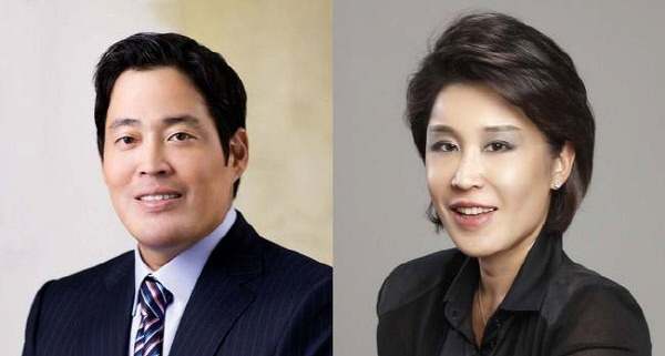 Shinsegae Group Chairman Chung Yong-jin (left) and Shinsegae Chair Chung Yu-kyung (Shinsegae Group)