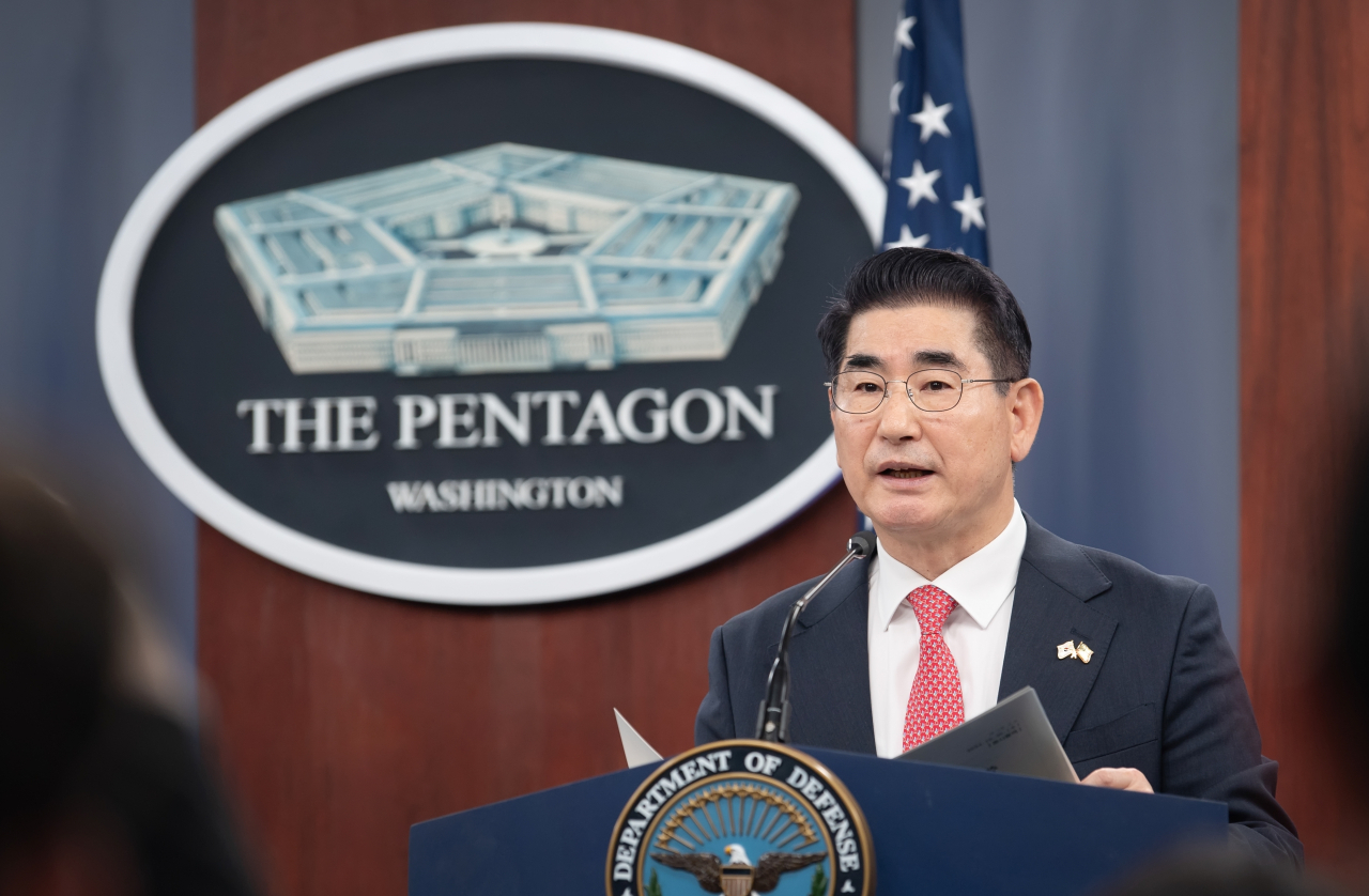 South Korean Defense Minister Kim Yong-hyun speaks during a press briefing with US Secretary of Defense Lloyd Austin at the Pentagon near Washington on Oct. 30. (Yonhap)