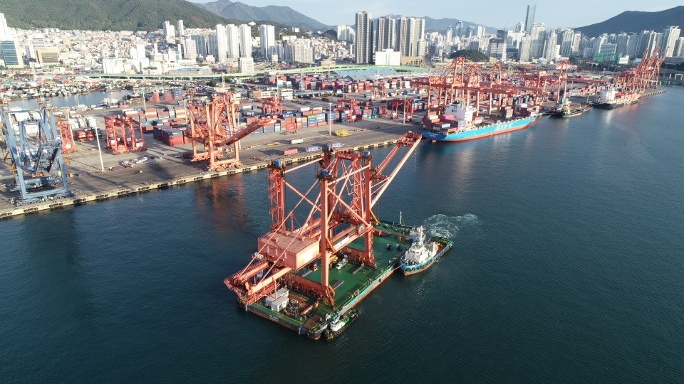 This file photo shows shipping containers at a port in the southeastern port city of Busan on Thursday. (Yonhap)