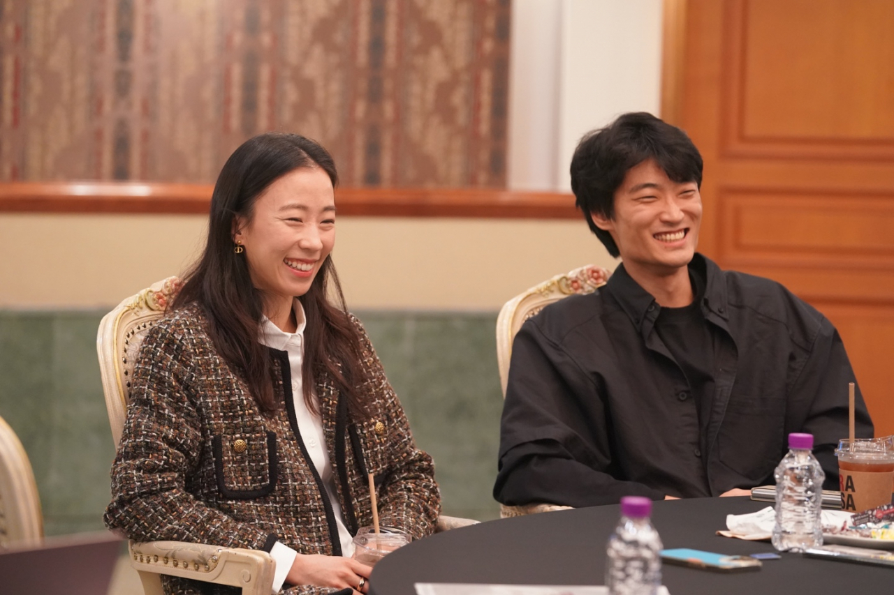 Paris Opera Ballet principal dancer Park Sae-eun (left) and Mariinsky Ballet principal dancer Kim Ki-min speak to reporters in Seoul on Sunday. (Korean National Ballet)