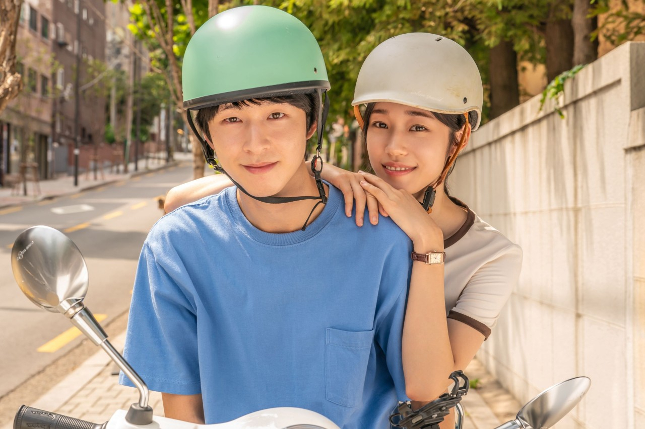 Hong Kyung (left) and Roh Yoon-seo star in “Hear Me: Our Summer.” (Plus M)