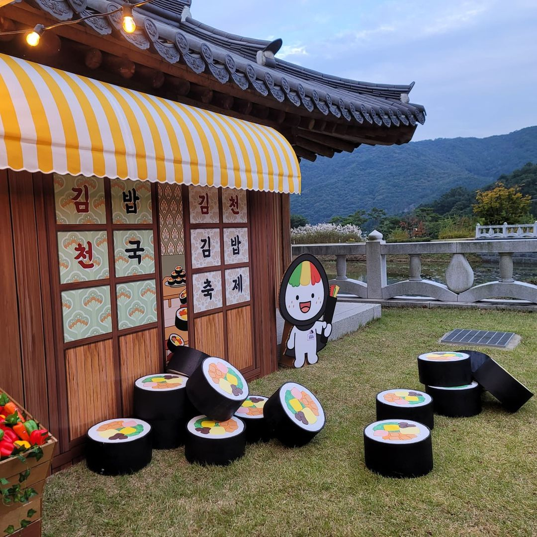 A picnic zone at the Gimcheon Gimbap Festival in Gimcheon, North Gyeongsang Province. (Gimcheon City's official Instagram account)