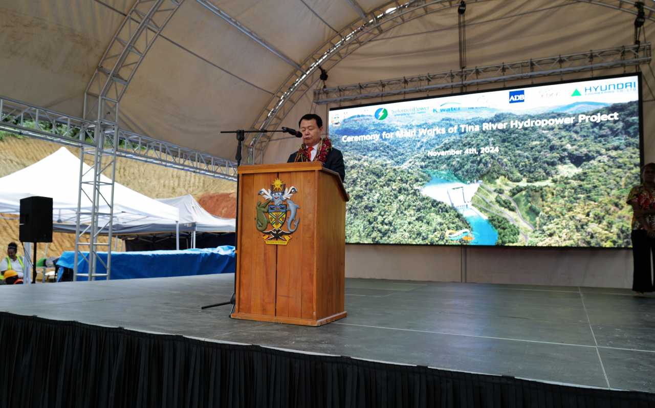 K-water CEO Yun Seog-dae delivers a congratulatory speech during the groundbreaking ceremony of the Tina River Hydropower Project at Honiara, the Solomon Islands, Monday. (K-water)