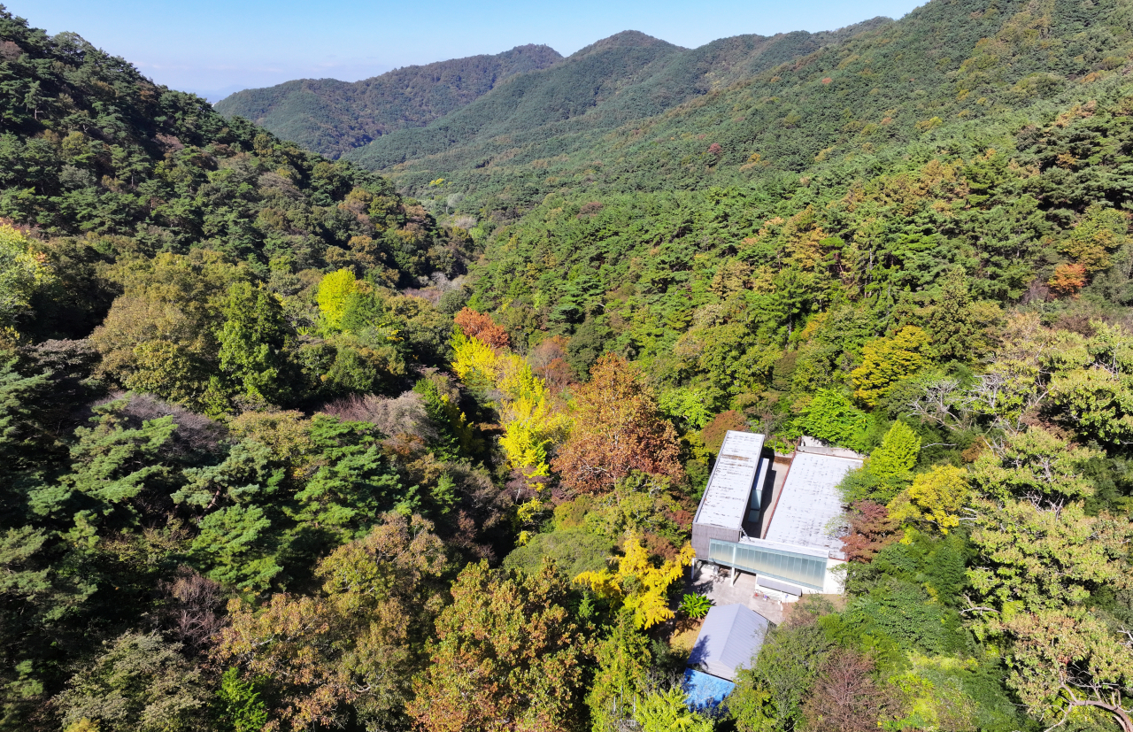 Mudeungsan in Gwangju is mostly covered with green leaves on Tuesday. (Yonhap)