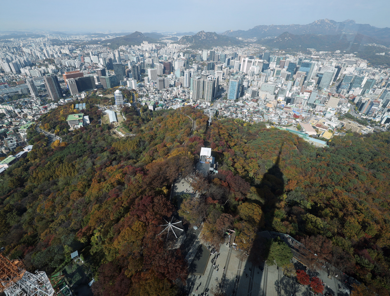 Namsan in central Seoul is partly covered with autumn leaves on Tuesday. (Yonhap)