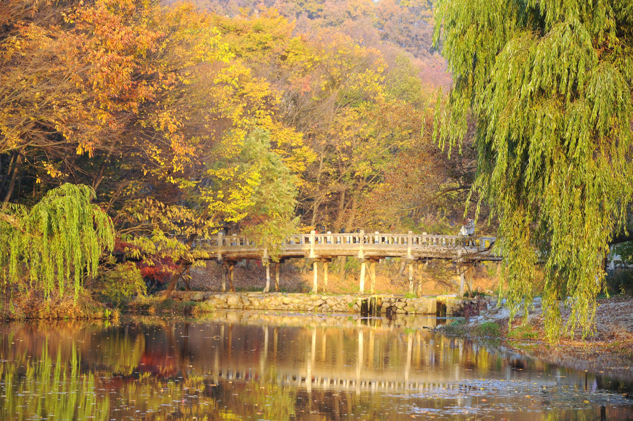 The Korean Folk Village in Yongin, Gyeonggi Province (Korea Tourism Organization)