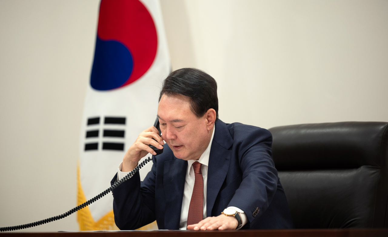 President Yoon Suk Yeol speaks during his phone call with European Commission President Ursula von der Leyen at the presidential office in Seoul on Oct. 28. (Yonhap)