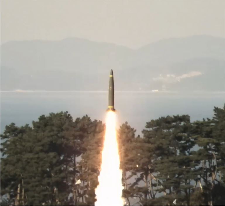 A Hyunmoo-II ballistic missile is fired from a transporter erector launcher in the western coastal county of Taean, 108 kilometers southwest of Seoul, on Thursday, in this photo provided by the Joint Chiefs of Staff the next day. (Yonhap)