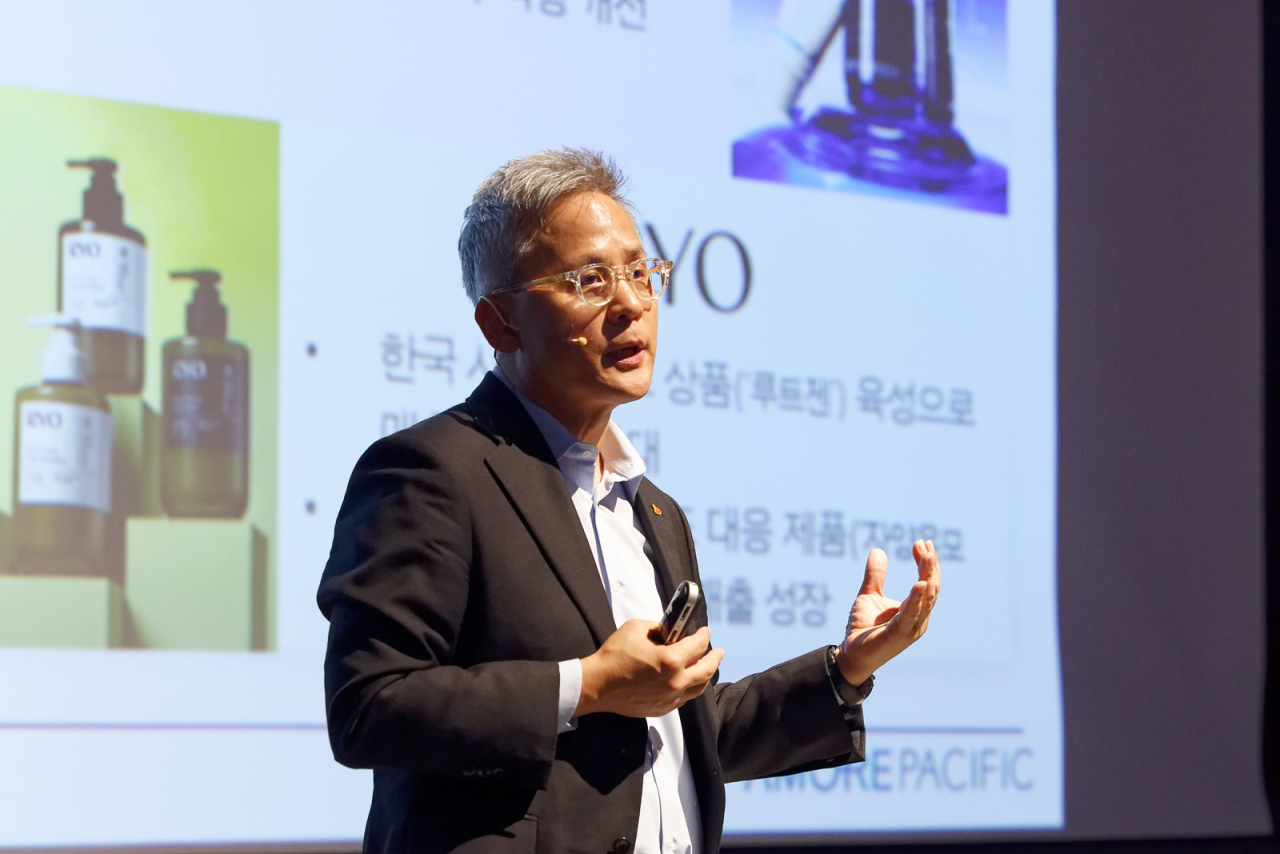 Amorepacific CEO Kim Seung-hwan gives a presentation at the 2024 Investor Day in Seoul on Tuesday. (Amorepacific)