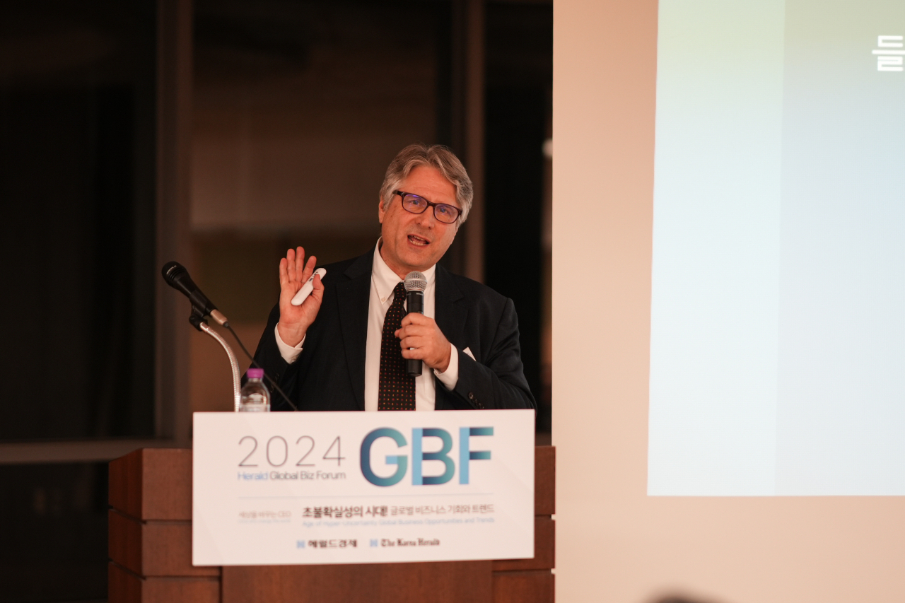 Professor Ross King of the University of British Columbia in Canada speeches on Wednesday at the GBF in Uiwang, Gyeonggi Province. (Damda Studio)