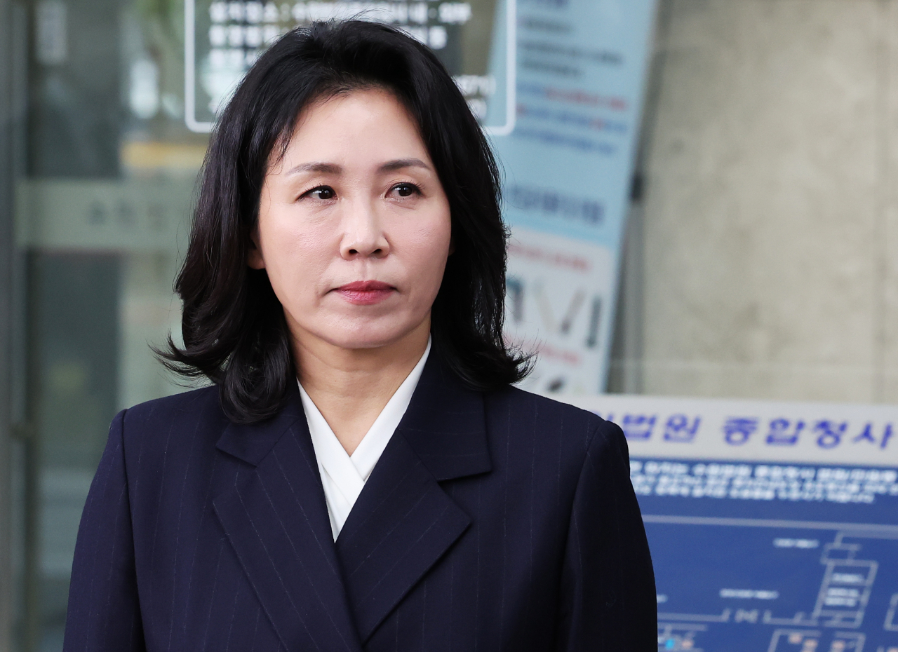 Kim Hye-kyung, wife of Chair Lee Jae-myung of the main opposition Democratic Party of Korea, attends a sentencing hearing in Suwon, Gyeonggi Province, Thursday. (Yonhap)