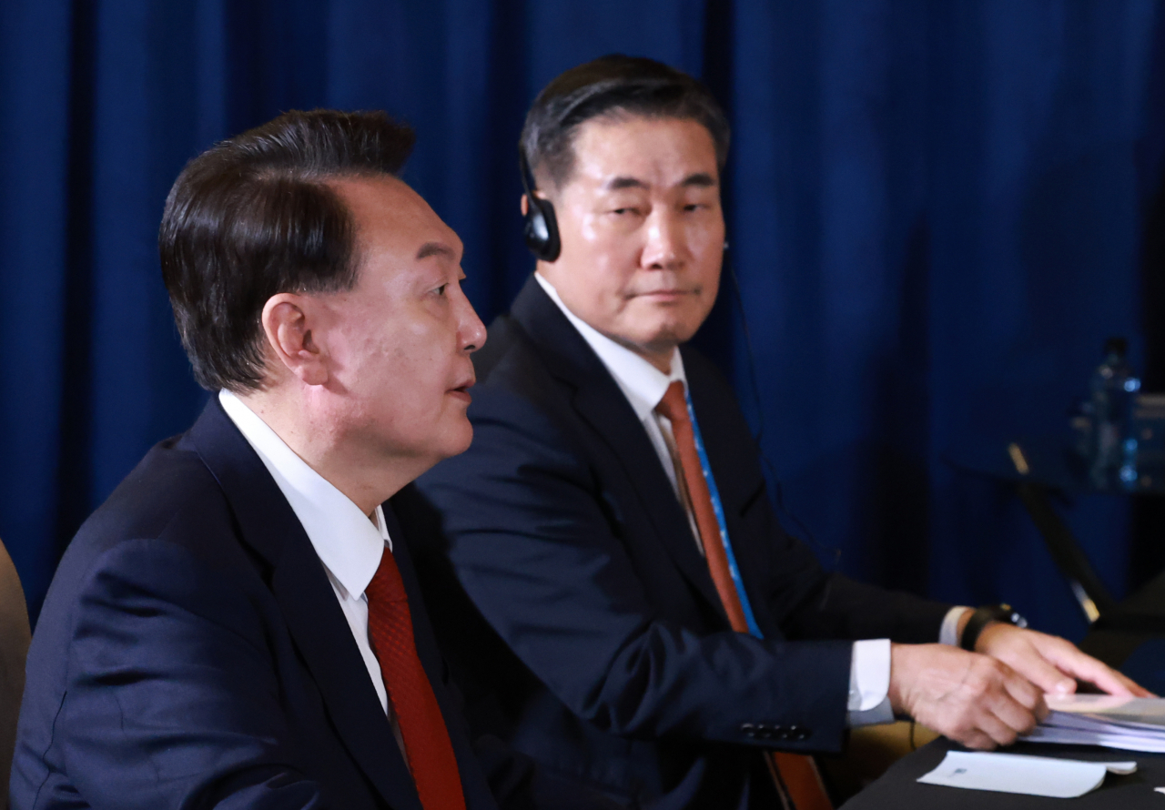 President Yoon Suk Yeol (left) speaks during a trilateral summit with U.S. President Joe Biden and Japanese Prime Minister Shigeru Ishiba at the Lima Convention Center in Lima, Peru, on Friday. (Yonhap)