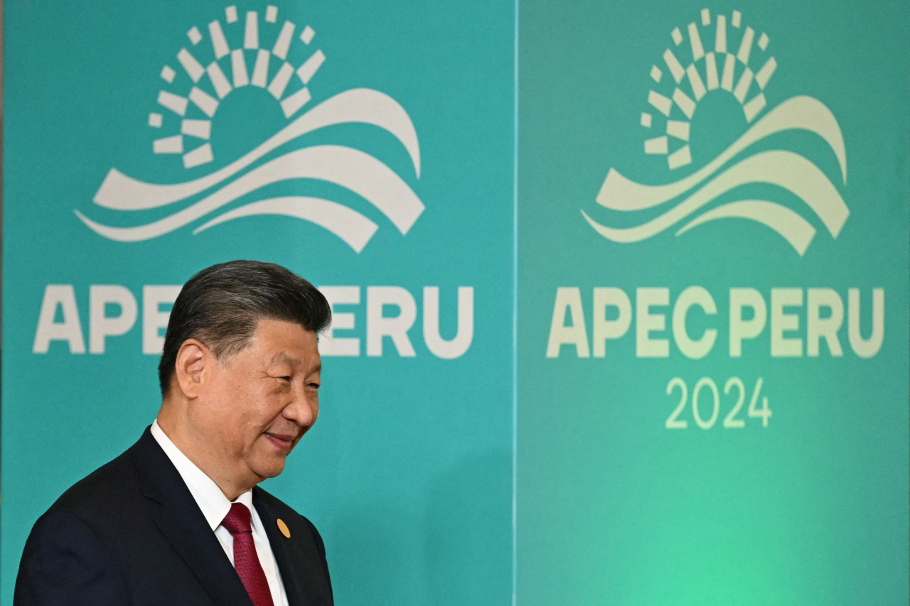 China's President Xi Jinping arrives at the APEC Economic Leaders' Meeting at the Convention Centre in Lima, on Saturday. (AFP-Yonhap)