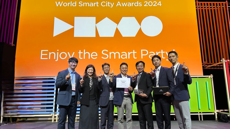 Representatives from the Korea Land & Housing Corporation pose after winning the Living & Inclusion Award at the World Smart City Awards on Nov. 6, recognizing their COMPAS platform for enhancing urban sustainability and residents' quality of life. (The Korea Land & Housing Corporation)