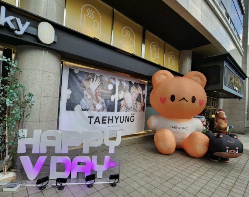 This birthday cafe for BTS' V opened in Myeongdong, Seoul, in 2023. (Naver blog @belife13)