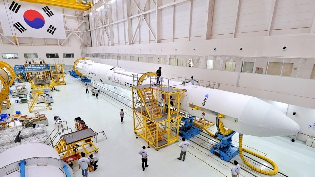 Researchers and engineers link the Nuri space launch vehicle’s first- and second-stage rockets with its third-stage rocket at the Naro Space Center in Goheung, South Jeolla Province, on June 8, 2022. (Korea Aerospace Research Institute)