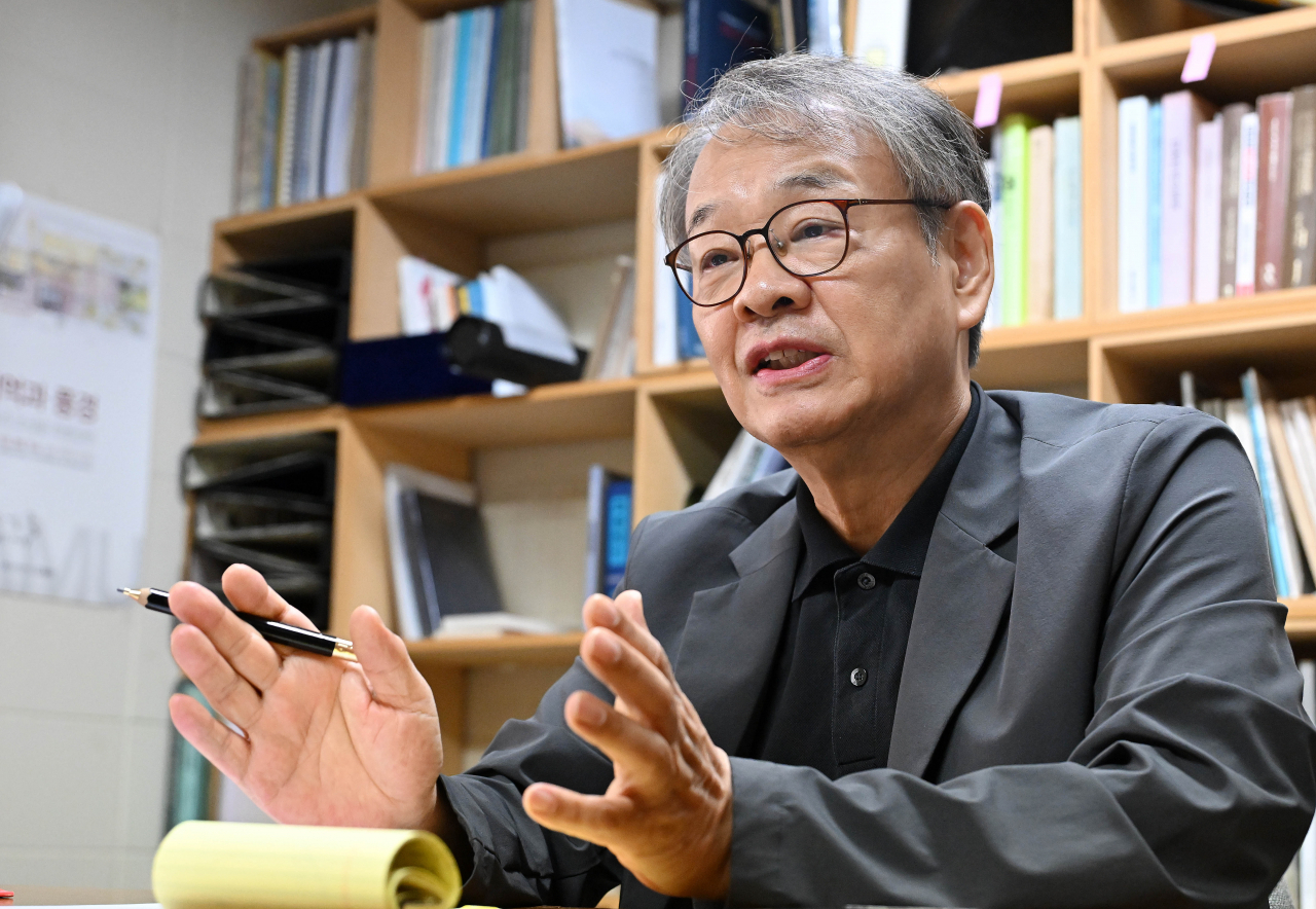 Park In-seok, professor of architecture at Myongji University, speaks during the interview with The Korea Herald on Oct. 16 in Seoul. (Lee Sang-sub/The Korea Herald)