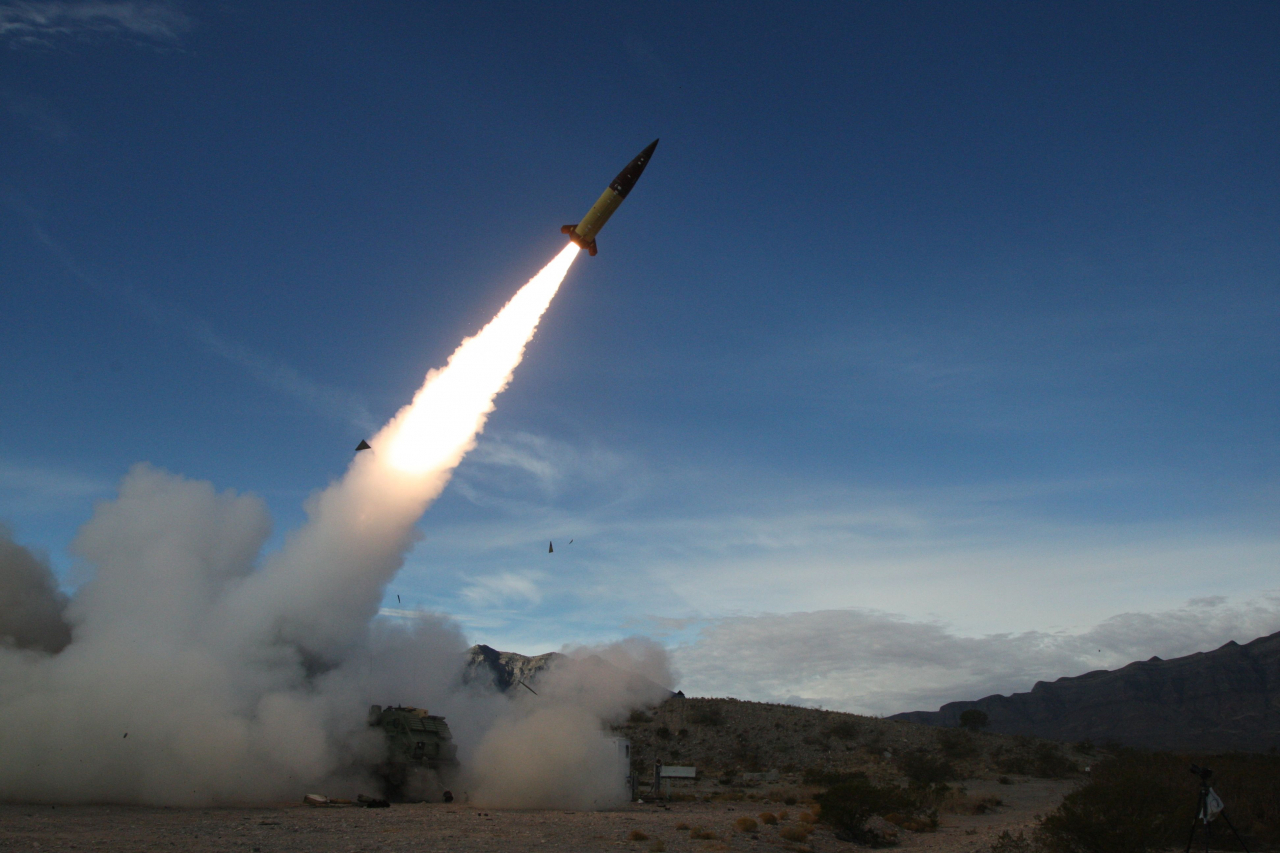 This handout photo courtesy of the US Department of Defense taken on December 14, 2021 shows the US Army conducting live fire tests of the Army Tactical Missile System (ATACMS) at the White Sands Missile Range in New Mexico. (AFP-Yonhap)