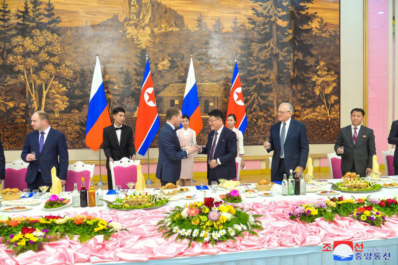 Yun Jong-ho (3rd from right), external economic relations minister of North Korea, exchanges a toast with Russia's Natural Resources Minister Alexander Kozlov during a banquet at a hotel in Pyongyang, in this photo published by the Korean Central News Agency. (KCNA)