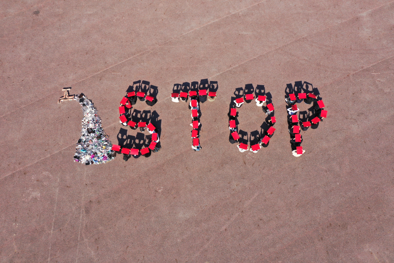 Activists from the Korea Federation for Environmental Movements stage a “human sign” performance, calling for the adoption of a strong international treaty against plastic pollution at Yeouido Hangang Park in western Seoul on Oct. 26. (Korea Federation for Environmental Movements)