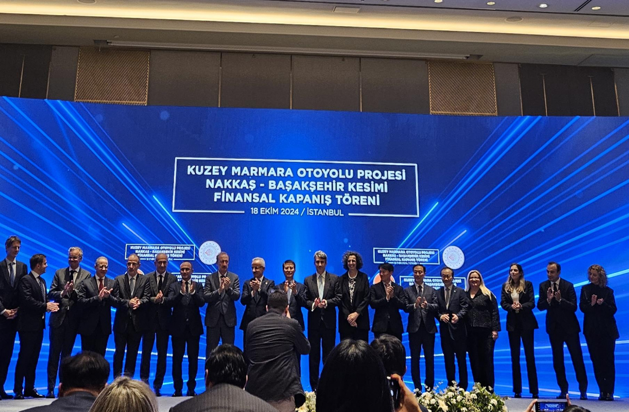 Officials and executives gather in Istanbul on Oct. 18 to mark the signing of a $1.51 billion financial agreement for the Nakkas-Basaksehir Motorway, the final section of Turkiye's Northern Marmara Motorway. (Korea Expressway Corp.)