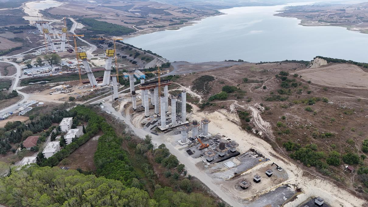 Construction progresses on the cable-stayed bridge of the Nakkas-Basaksehir section, a key segment of the Northern Marmara Motorway in Istanbul, Turkiye. (Korea Expressway Corporation)